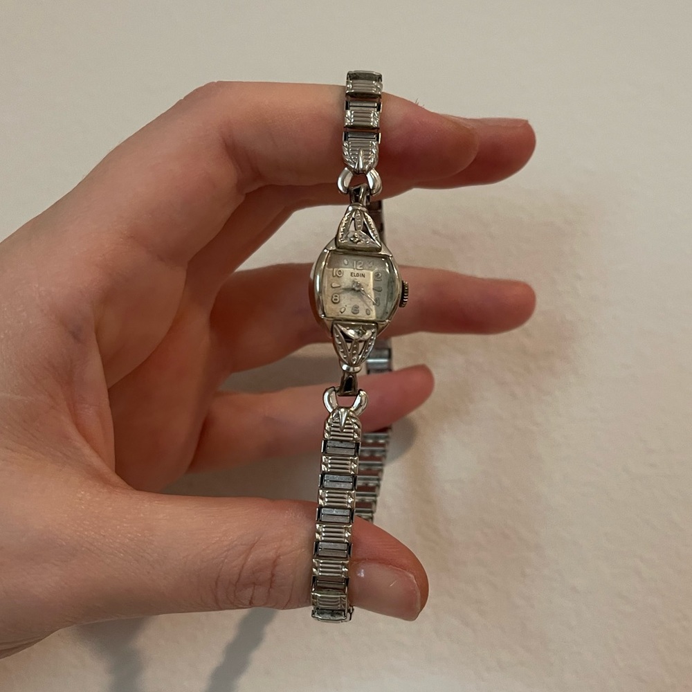 RARE VINTAGE LADIES ELGIN WRIST WATCH W/ DIAMONDS, 907 CALIBER, 17 JEWEL - Picture 5 of 9